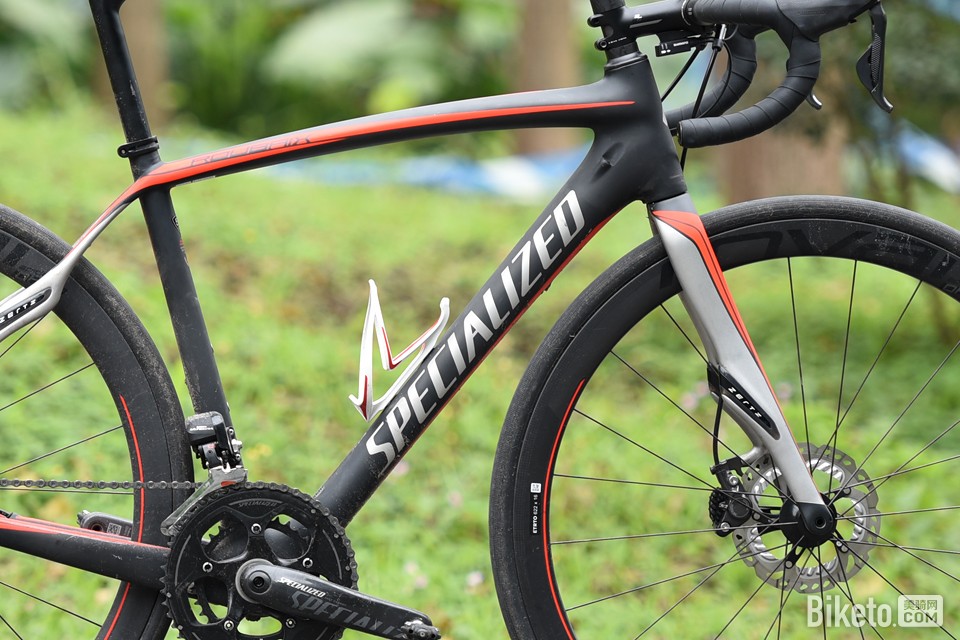 鲁贝五冠王：Specialized Roubaix Pro Race Disc 评测